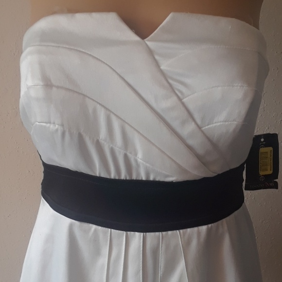 Teezeme Strapless Party/Prom/Wedding Dress - Picture 3 of 7